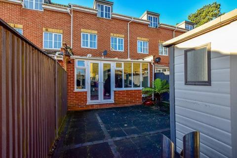 3 bedroom terraced house for sale - Broomfield Gate, Slough, Berkshire, SL2