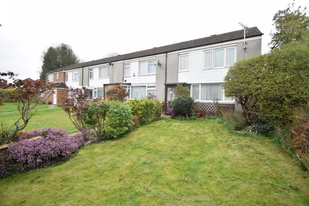 Borderside, Slough, Berkshire, SL2 3 bed end of terrace house £300,000