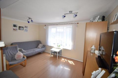 203 Holmedale, Slough, SL2 5RJ