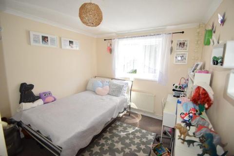 203 Holmedale, Slough, SL2 5RJ