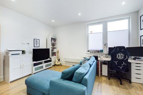 1 bedroom apartment for sale - London Road, London Road, Staines-Upon-Thames, Middlesex, TW18