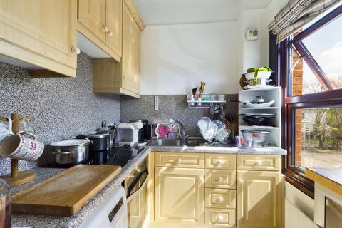 1 bedroom apartment for sale - Leacroft, Staines-Upon-Thames, Middlesex, TW18