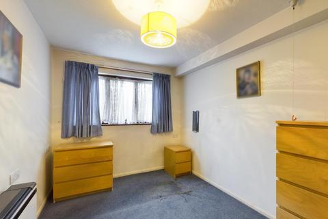 2 bedroom apartment for sale - Berryscroft Court, Berryscroft Road, Staines-Upon-Thames, Surrey, TW18
