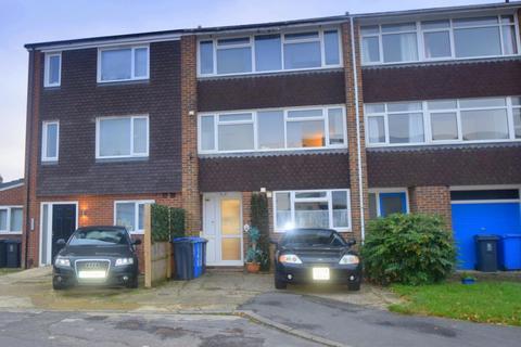 Flat 3, 9 Black Horse Close, Windsor, SL4 5QP