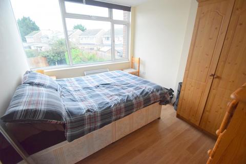 Flat 3, 9 Black Horse Close, Windsor, SL4 5QP