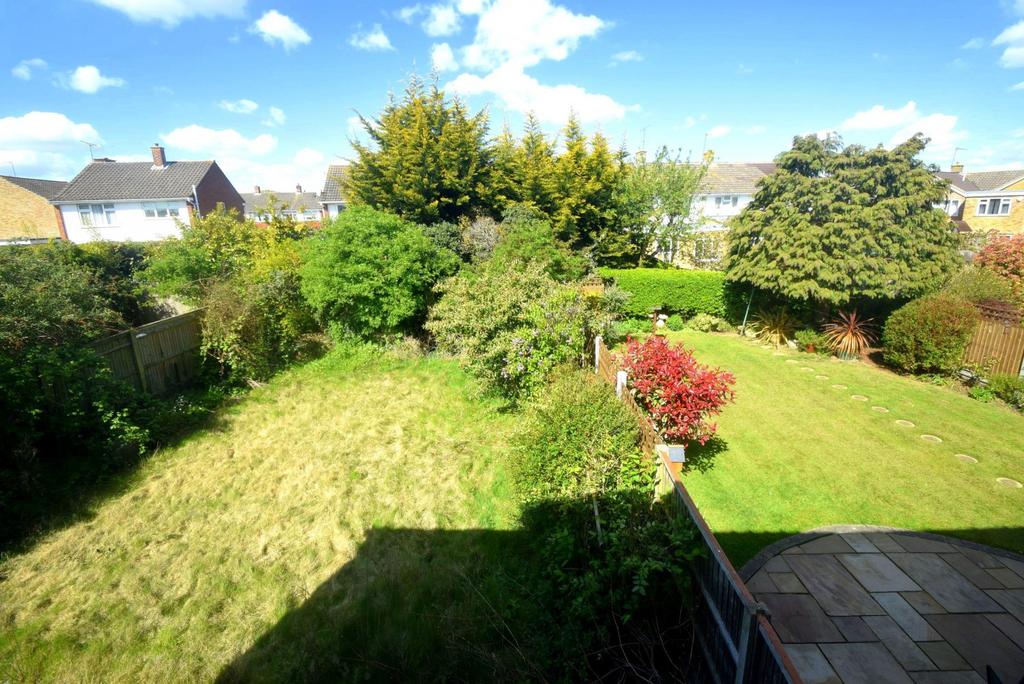 Gallys Road, Windsor, Berkshire, SL4 3 bed semidetached house £550,000