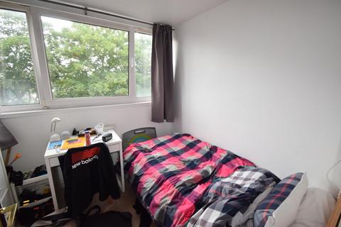 12 Athlone Square, Windsor, SL4 1SS