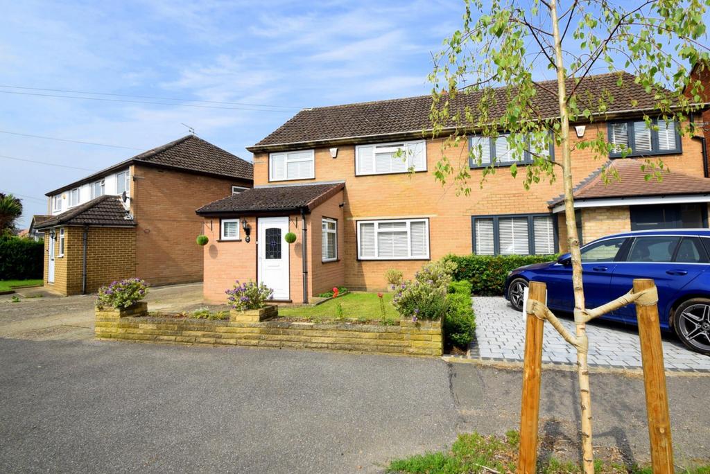 Meadow Way, Old Windsor, Berkshire, SL4 3 bed semidetached house £450,000