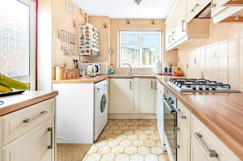 Meadow Way, Old Windsor, Berkshire, SL4 3 bed semidetached house £450,000