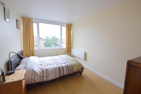 16 Christian Square, Windsor, SL4 1TB