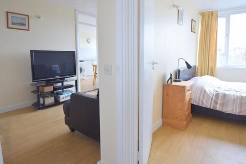 16 Christian Square, Windsor, SL4 1TB