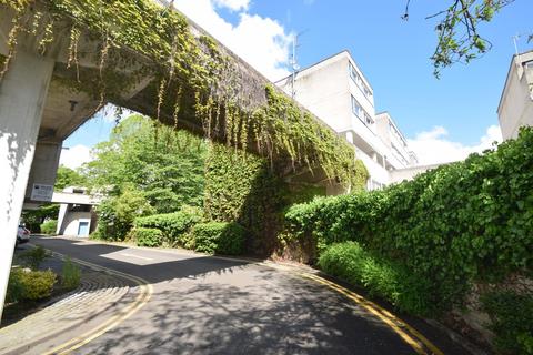 16 Christian Square, Windsor, SL4 1TB