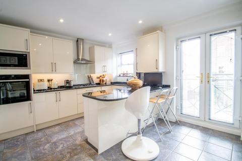 42 Old Mill Place, Wraysbury, Staines, TW19 5LY