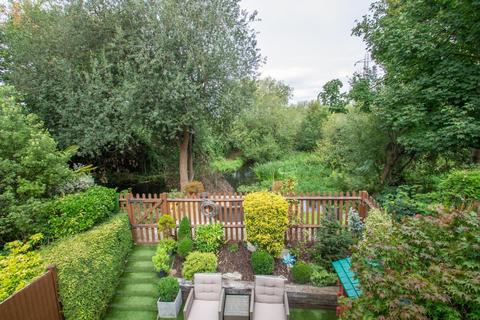 42 Old Mill Place, Wraysbury, Staines, TW19 5LY