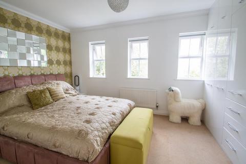 42 Old Mill Place, Wraysbury, Staines, TW19 5LY