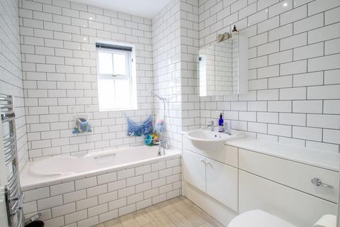 42 Old Mill Place, Wraysbury, Staines, TW19 5LY