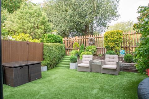 42 Old Mill Place, Wraysbury, Staines, TW19 5LY