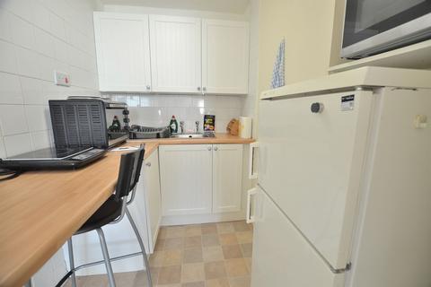 Studio to rent, Tamar Square, Woodford Green, IG8