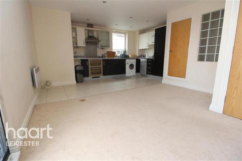 2 bedroom flat to rent, Watkin Road