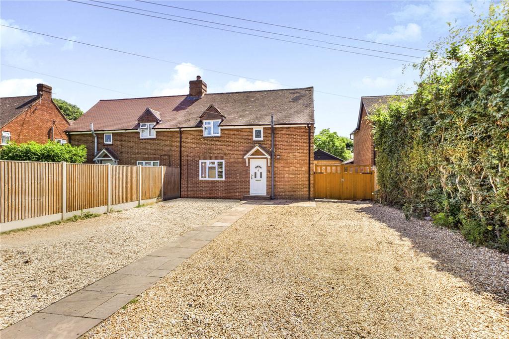 Mulfords Hill, Tadley, RG26 2 bed semidetached house £355,000