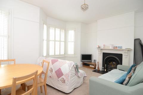 3 bedroom apartment to rent - Earlsfield Road, London, SW18