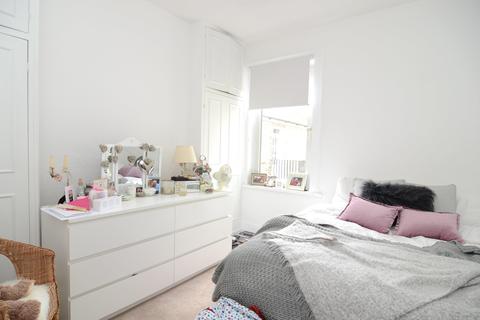 3 bedroom apartment to rent - Earlsfield Road, London, SW18