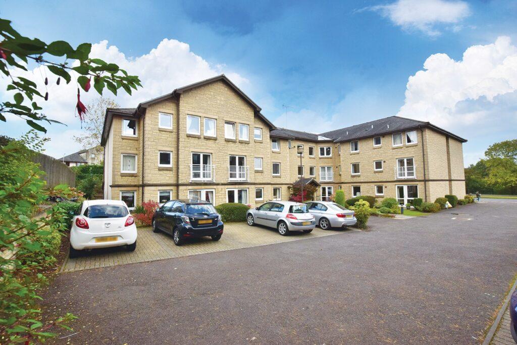 Flat 8, Fairview Court, 46 Main Street, Milngavie, G62 6BU 2 bed flat