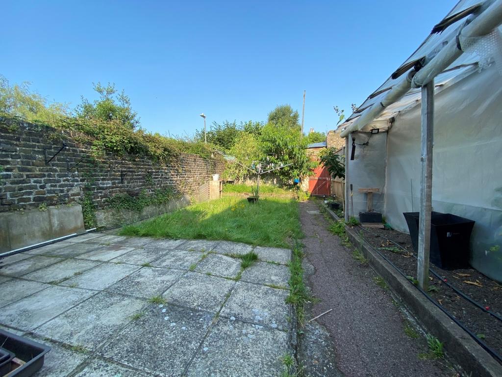 St. Marys Road Faversham ME13 3 bed terraced house £1,100 pcm (£254 pw)