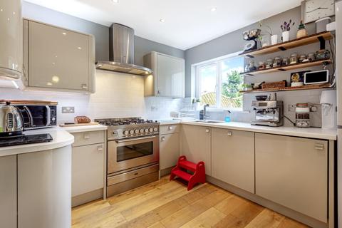 5 Chesham Crescent, London, SE20 7RL