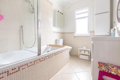 5 Chesham Crescent, London, SE20 7RL
