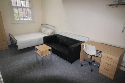 Studio to rent, 221 Woodhouse Street, Leeds LS22UZ