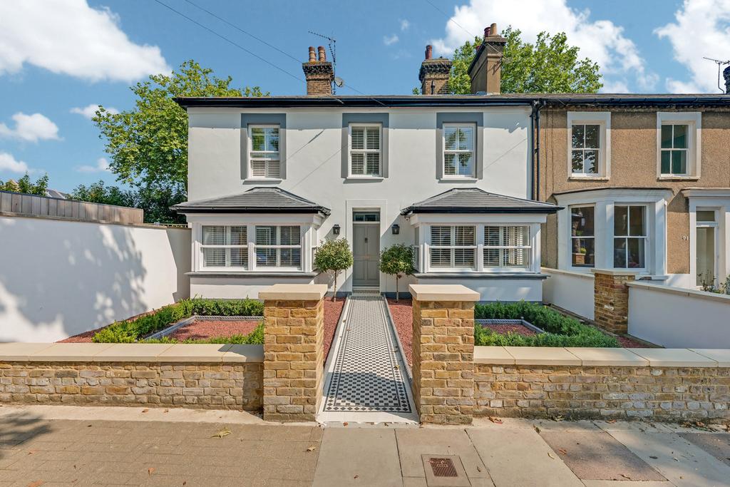 Cambridge Road, Southendonsea, SS1 5 bed end of terrace house £900,000