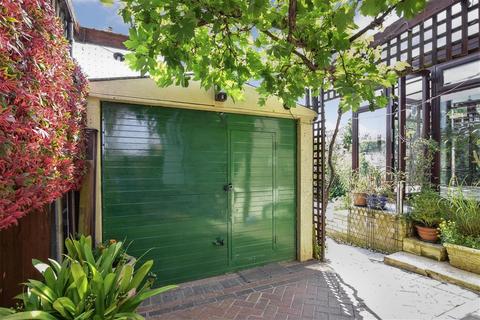 8 Tylers Close, Chelmsford, CM2 9DY
