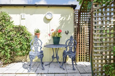 8 Tylers Close, Chelmsford, CM2 9DY