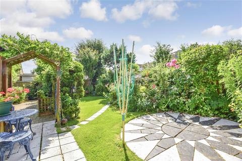 8 Tylers Close, Chelmsford, CM2 9DY