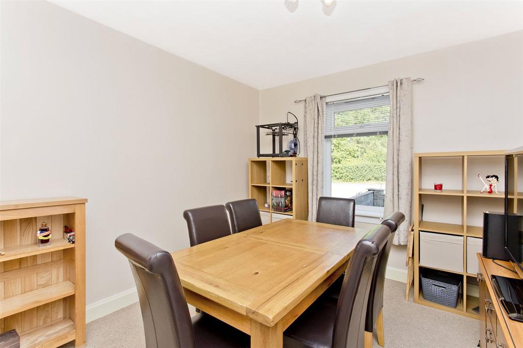 Dining Room / Bed 3