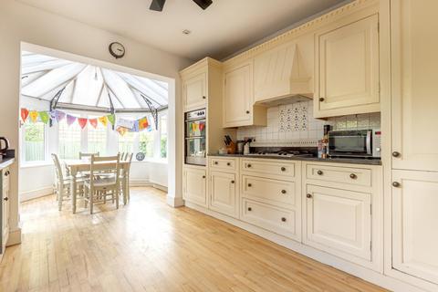 27 Hillcrest Road, Acton, London, W3 9RN