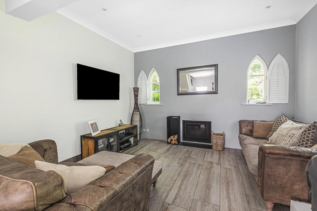 Convent Lane, Cobham, KT11 3 bed detached house £1,200,000