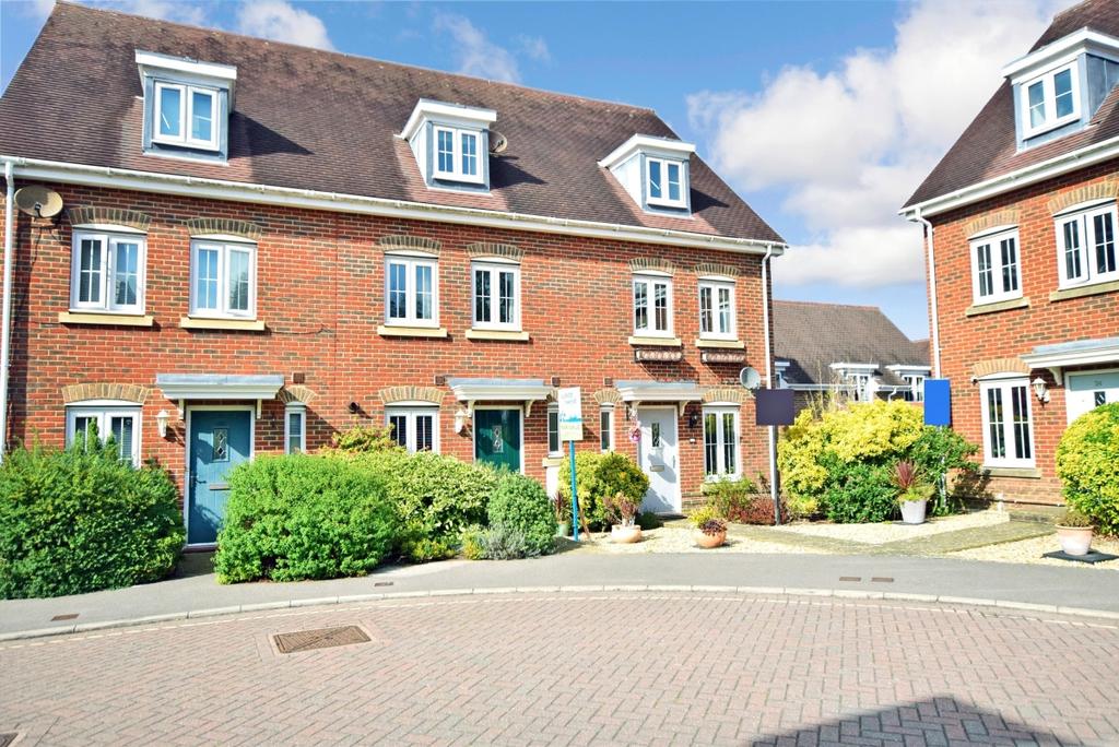 Wellswood Haywards Heath RH16 3 bed terraced house £1,450 pcm (£335 pw)