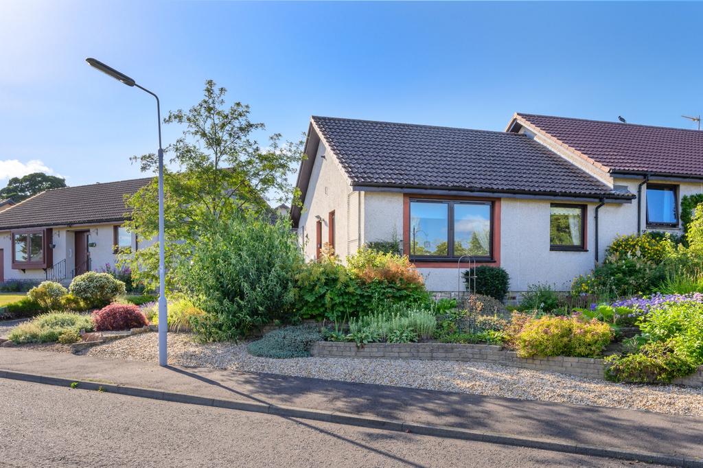 Watts Gardens, Cupar, KY15 1 bed bungalow £155,000