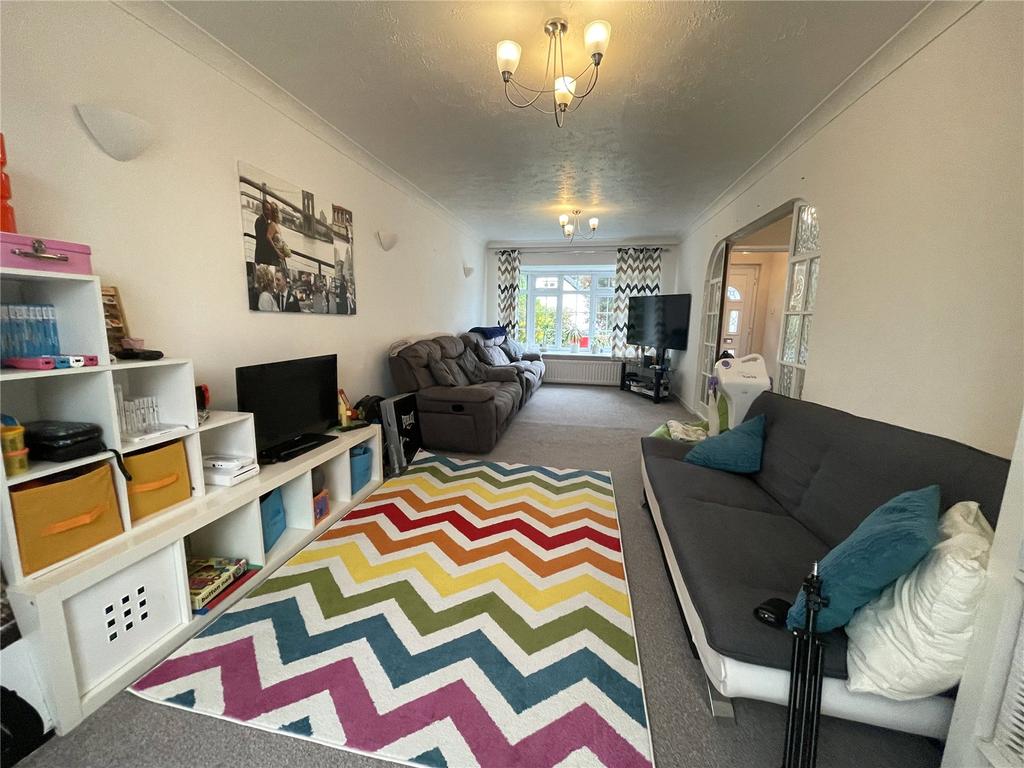 Pine Vale Crescent, Bournemouth, BH10 3 bed detached house £1,395 pcm