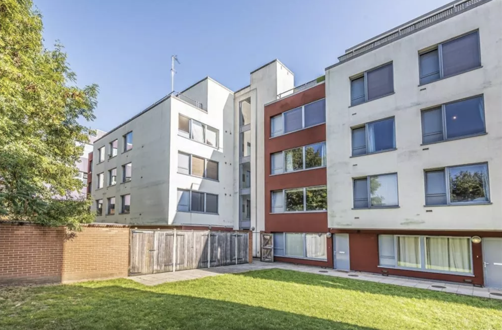 Herbert House, London, Merton, SW19 2 bed flat £1,400 pcm (£323 pw)