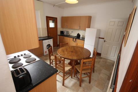 5 bedroom house share to rent, Lucas Street, Woodhouse, Leeds, LS6 2JD