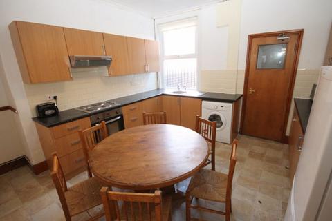 5 bedroom house share to rent, Lucas Street, Woodhouse, Leeds, LS6 2JD