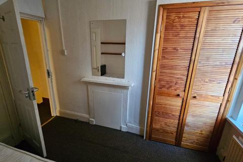 undefined, Room 3, Lucas Street, Woodhouse, Leeds, LS6 2JD
