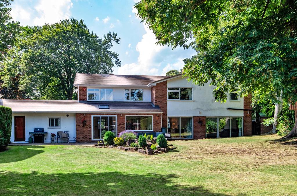Taylors Ride, Leighton Buzzard, Bedfordshire, LU7 5 bed detached house