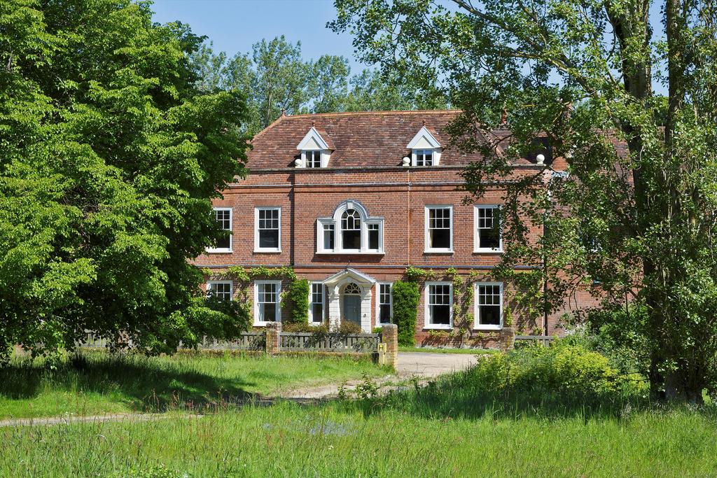 Stutton, Ipswich, Suffolk, IP9 7 bed property £2,000,000