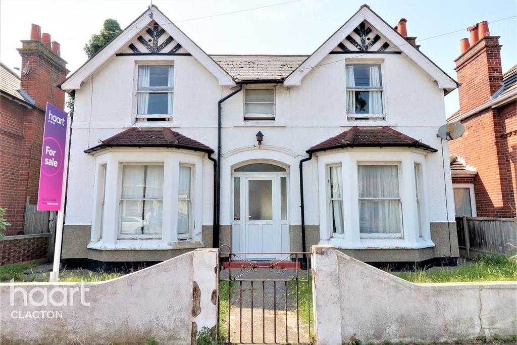 Wellesley Road, ClactonOnSea 4 bed detached house £285,000