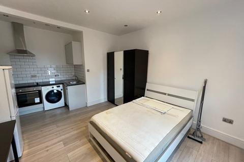 Studio to rent, Albany Road, Earlsdon, Coventry, CV5