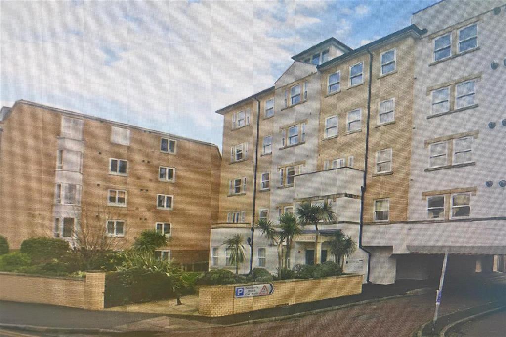 Sandgate Road, Folkestone, Kent 2 bed flat £215,000
